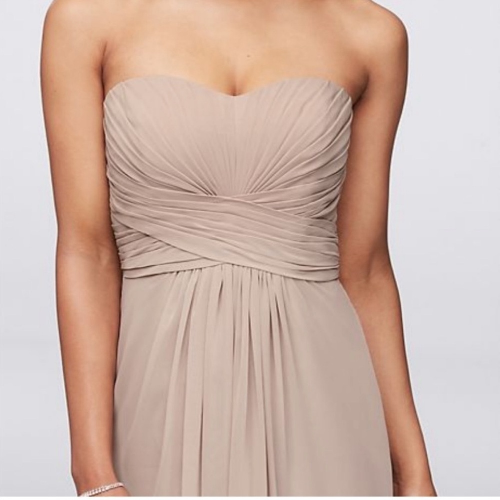 David’s Bridal Strapless Chiffon w/ pleats bridesmaids dress size 4 - Picture 2 of 7
